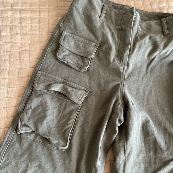 Aritzia cargo pants size 0 lightly worn - Picture 3 of 3